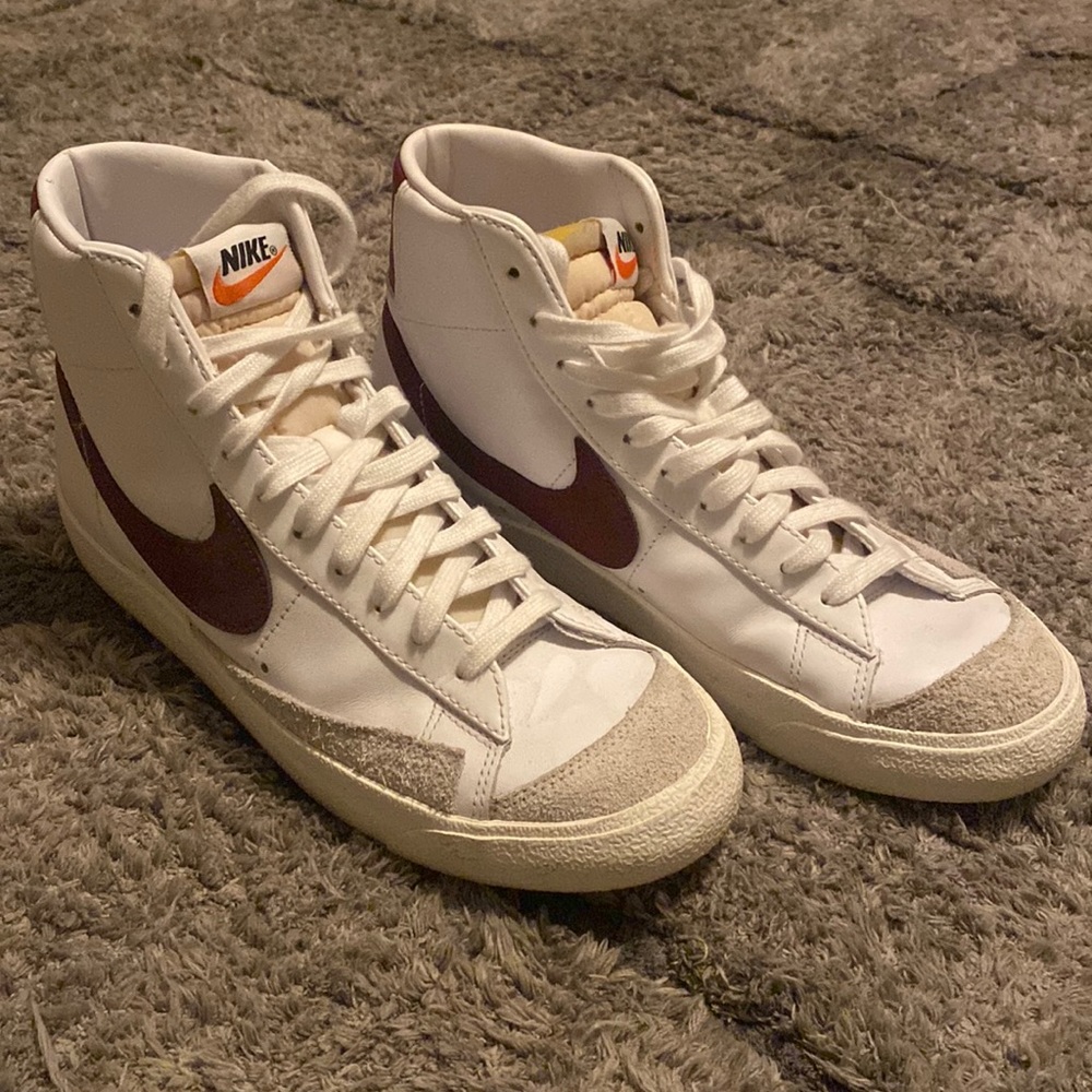 Size 9 men’s Nike blazers